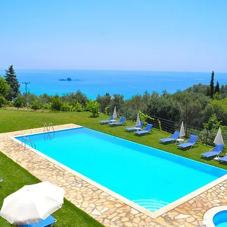 Studio Escape Equipped With Swimming Pool On Beach